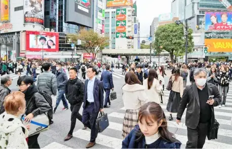  ?? XINHUA/ZHANG XIAOYU ?? JAPANESE walk past a crossing in Tokyo, as the country’s economy shrank by an annualized rate of 2.1 percent in the July-September period, marking the first contractio­n in three quarters.