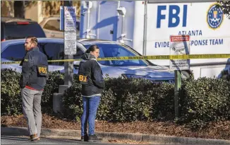  ?? JOHN SPINK PHOTOS / AJC ?? An FBI agent was forced to open fire early Friday after a wanted man ran from a Sandy Springs hotel, hopped in a pickup truck and dragged the agent for a quarter-mile.