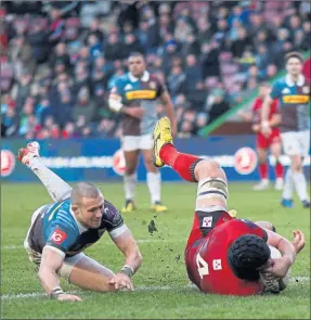  ?? Picture: PA ?? GOOD GROUNDING: Fraser McKenzie scores Edinburgh’s first try.