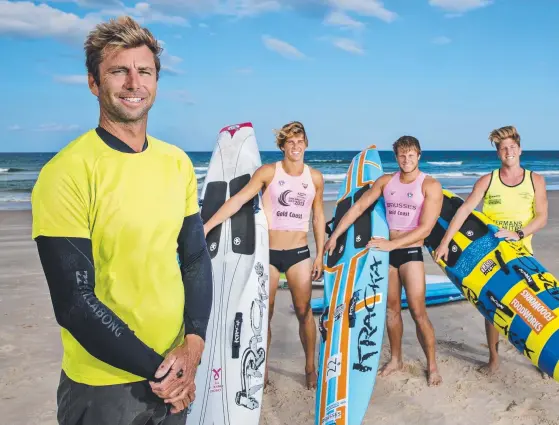  ?? Picture: JERAD WILLIAMS ?? Coach Hugh Dougherty with Tugun’s men's board relay team of Chris Hunt, Joel Erskine, and Rhyam Pankhurst, and (below) the Tugun squad.