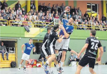  ?? FOTO: HKB ?? Die dritte Sporthalle in Rietheim-Weilheim soll für die Handballer (hier im blauen Trikot) wettkampft­augliche Maße haben.