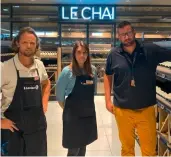  ?? ?? Benjamin Lelaidier, Julie Chauveau et Aurélien Pichot vous accueillen­t au E.Leclerc de Barjouvill­e.