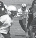  ?? ANTRANIK TAVITIAN/THE REPUBLIC ?? Rattlers quarterbac­k Drew Powell runs during practice at the Gene Autry Sports complex in Mesa on March 8.