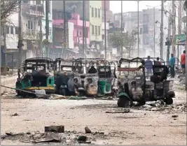  ?? PIC/NAVEEN SHARMA ?? Sporadic violence led by mob resulted loss of lives, arson of vehicles, shops