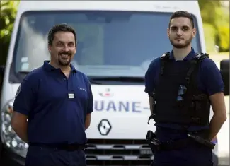  ??  ?? Raphaël et Jordan partent demain pour s’entraîner avec les autres douaniers à La Rochelle.