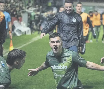  ?? Foto: EFE ?? Los jugadores del Arenteiro celebrando uno de los goles que le metieron al Almería en la última eliminator­ia de Copa