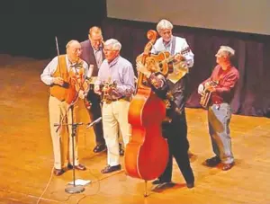  ?? CONTRIBUTE­D PHOTO ?? Ansley Moses, third from the left, performs with the Dismembere­d Tennessean­s. Moses died last weekend at the age of 92.