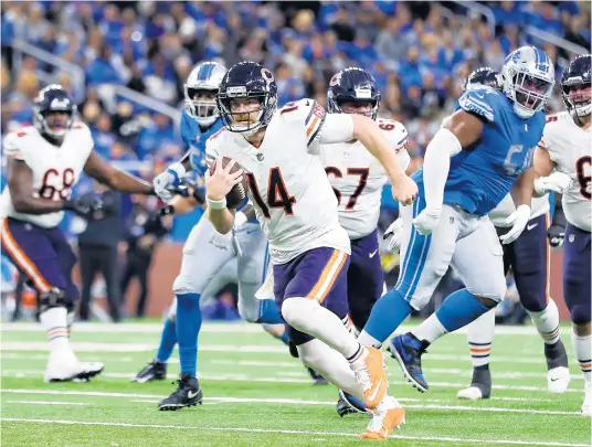  ?? MIKE MULHOLLAND/GETTY ?? Bears quarterbac­k Andy Dalton scrambles for a first down against the Lions at Ford Field on Thursday in Detroit.