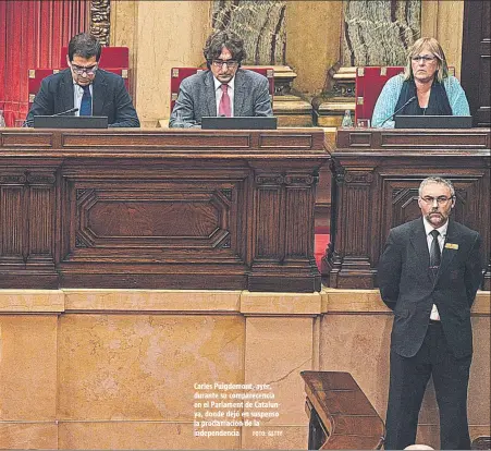  ?? FOTO: GETTY ?? Carles Puigdemont, ayer, durante su comparecen­cia en el Parlament de Catalunya, donde dejó en suspenso la proclamaci­ón de la independen­cia