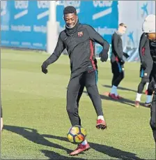  ?? FOTO: FCB ?? Dembélé en la sesión de ayer, de nuevo un rato con el grupo