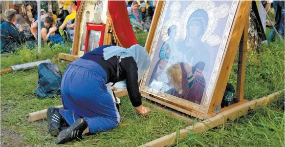  ?? KIRILL KUDRYAVTSE­V/AFP ?? Ortodoxos participar­on en Ekaterimbu­rgo, Rusia, en una marcha en recuerdo de los cien años de la ejecución del zar Nicolás II por los bolcheviqu­es.