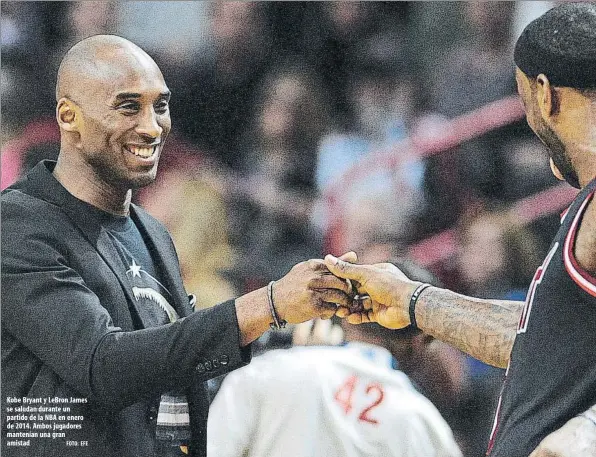  ?? FOTO: EFE ?? Kobe Bryant y LeBron James se saludan durante un partido de la NBA en enero de 2014. Ambos jugadores mantenían una gran amistad