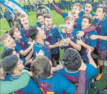  ?? FOTO: GETTY ?? El Juvenil del Barça celebra la UEFA Youth League en Nyon Derrotó 0-3 en la final al Chelsea