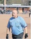  ?? FOTO: FUPA ?? Kombiniert den Trainer- und Schiedsric­hterjob: Günter Birbaum.