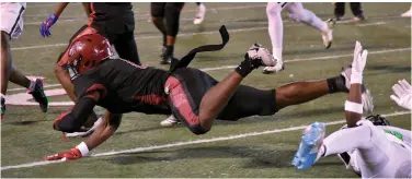  ?? (Pine Bluff Commercial/I.C. Murrell) ?? Austyn Dendy of Pine Bluff dives for extra yardage against Mills in the second quarter.