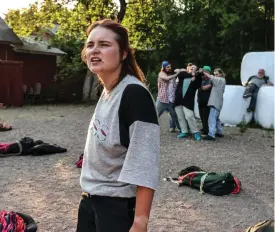  ?? FOTO: MATS TUOMINEN ?? ■ Emilia Tenhunen, som yngste brodern Eero på Jukola, tycks vara född för scenen.