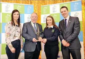  ??  ?? Best Business Report Winner-‘Darra’s Handcrafte­d Frames‘, Coola Post Primary School
Edel Cryan (Teacher), Cathaoirle­ach, Sligo County Council, Cllr. Seamus Kilgannon, and Stephen Walshe (LEO Sligo).