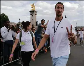  ??  ?? L’ancien nageur Alain Bernard fait partie de ceux qui se sentent intéressés.