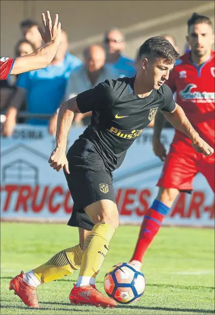  ?? FOTO: EFE ?? Luciano Vietto sigue haciendo la pretempora­da con el Atlético, que este martes pone rumbo a Australia