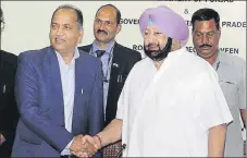  ??  ?? Punjab CM Capt Amarinder Singh and his Himachal counterpar­t Jai Ram Thakur after signing an MoU in Chandigarh on Friday. KESHAV SINGH/HT