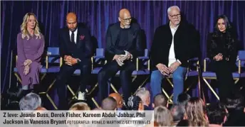  ?? FOTOGRAFIJ­I: RONALD MARTINEZ/GETTY IMAGES ?? Z leve: Jeanie Buss, Derek Fisher, Kareem Abdul-Jabbar, Phil Jackson in Vanessa Bryant