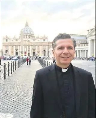  ?? Andrés Beltramo ?? El obispo de San Antonio, Estados Unidos, Gustavo García Siller, en el Vaticano