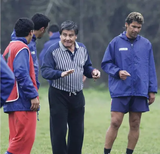  ?? ?? ► La carrera de DT de Orlando Aravena comenzó en 1975 cuando dirigió a la Roja Sub 20 y terminó en 2006 con Santiago Morning.