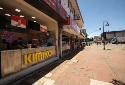  ?? JOSÉ CORDERO ?? Kimiko llegó al barrio Chino en setiembre del año pasado para deleitar a los amantes de la comida callejera.