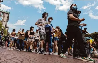  ?? Stefan Jeremiah/Associated Press ?? More than 300 protesters snubbed Columbia University’s 2 p.m. ultimatum with chants, clapping and drumming. The Ivy League university in New York had threatened students with suspension.