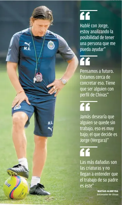  ??  ?? Matías Almeyda, en el entrenamie­nto de Chivas MATÍAS ALMEYDA