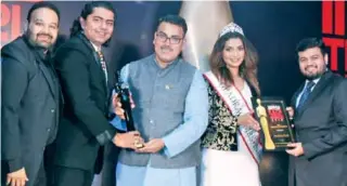  ??  ?? The award was given to Xtreme Destinatio­ns and received by its Directors Hemant Shah, Chintan Kayani, and Marketing & Financial Advisor Neelanj Shah