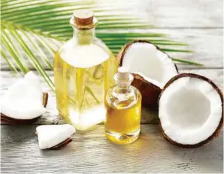  ??  ?? Use coconut oil to massage the scalp.