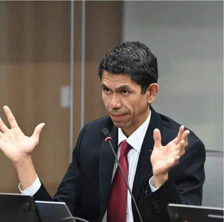  ?? JoSE CordEro ?? Mientras fue ministro de Obras Públicas y Transporte­s, Luis Amador fue citado a comparecer ante diputados en el Congreso. En noviembre del 2023, lo hizo ante la Comisión legislativ­a de Infraestru­ctura para referirse a la ampliación de la ruta 32 a la provincia de Limón.