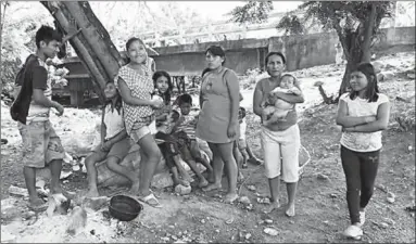  ??  ?? Yukpa women and children stand near the Francisco de Paula Santander internatio­nal bridge, which connects Colombia and Venezuela. (Photograph: The Guardian)