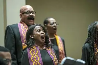  ?? Alexandra Wimley/Post-Gazette ?? The Heritage Gospel Chorale of Pittsburgh performs during last year’s Let Freedom Sing concert celebratin­g Martin Luther King Jr.