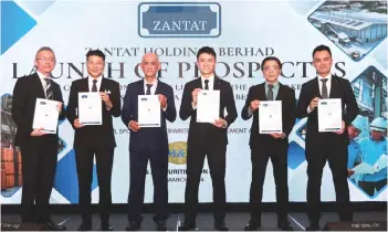  ?? ?? Chan (third right) alongside other directors from Zantat and M&A Securities during Zantat’s prospectus launch yesterday.