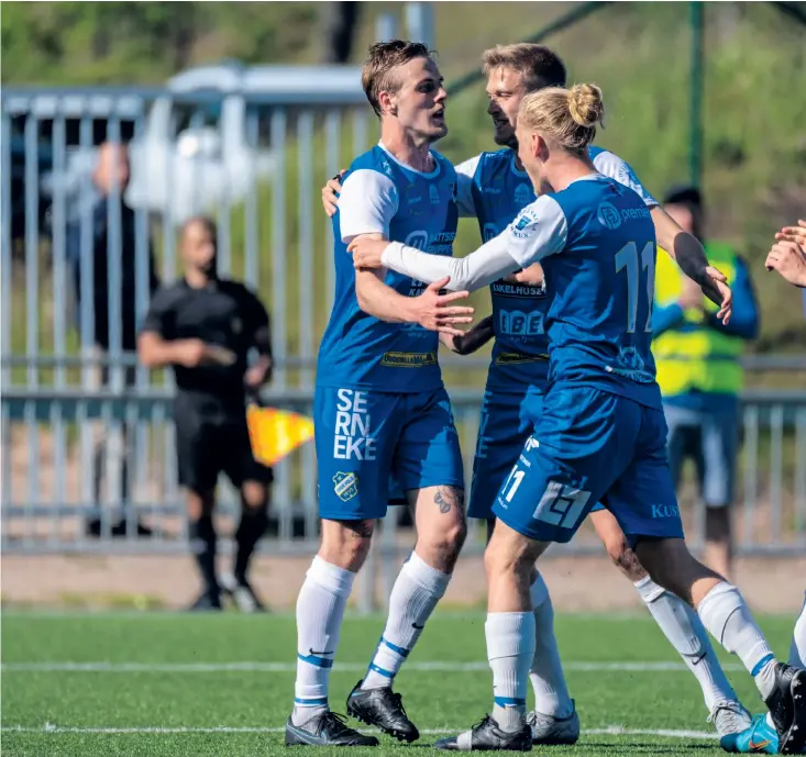  ?? ?? 1–0 och jubel i Oddevold efter Filip Karlins första mål för säsongen.