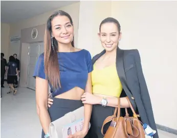  ??  ?? BEAUTY QUEENS: Mali Coates, right, with fellow Thai supermodel Yossawadee Hassadeevi­jit.