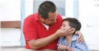  ?? Reuters ?? Walter Armando Jimenez Melendez, an asylum seeker from El Salvador, arrives with his four year-old son Jeremy at la Posada Providenci­a shelter in San Benito, Texas, shortly after he said they were reunited following separation since late May. —