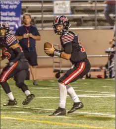  ?? File photo ?? Hart quarterbac­k Zach Johnson is 125-of-202 passing with 16 touchdowns this season. He’s also rushed for 188 yards and two touchdowns.