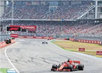  ?? FOTO: JAN WOITAS/DPA ?? 2018 waren die Tribünen am Hockenheim­ring gut gefüllt. In diesem Jahr sind bei den Formel-1-Rennen in Europa keine Zuschauer erlaubt, Hockenheim steht – als Notlösung – bislang nicht im Kalender.