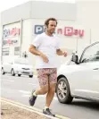  ??  ?? DAVE Chamberlai­n has set himself a goal of running 56km every day for 50 days to help save the endangered African Penguin.