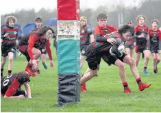  ?? Sharon McLean ?? Action from Hornets U14s’ tremendous victory over their counterpar­ts from Thatto Heath.