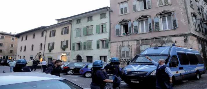  ??  ?? Punti caldi La piazza di Santa Maria (foto), insieme a Piazza Dante sono i luoghi che preoccupan­o maggiormen­te