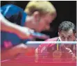  ?? FOTO: DPA ?? Gavin Rumgay (li.) bereitete Timo Boll keine Probleme.