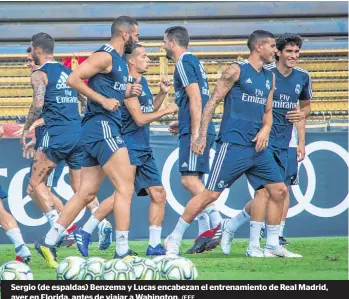  ?? /EFE ?? Sergio (de espaldas) Benzema y Lucas encabezan el entrenamie­nto de Real Madrid, ayer en Florida, antes de viajar a Wahington.