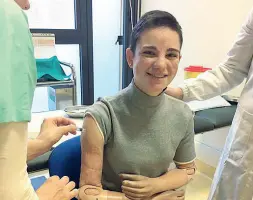  ??  ?? Bebe Vio ieri durante la vaccinazio­ne quadrivale­nte contro la meningite