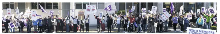  ?? PHOTOS: GERARD O’BRIEN ?? All out . . . Nurses march outside Dunedin Hospital as part of their 24hour strike.