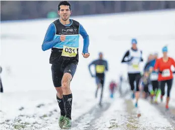  ?? FOTO: VOLKER STROHMAIER ?? Aimen Haboubi (SSV Ulm 1846) hat die dritte Etappe der Oberschwäb­ischen Crosslaufs­erie in Birkenhard gewonnen. Zweiter wurde sein Vereinskol­lege Efrem Tadesse.