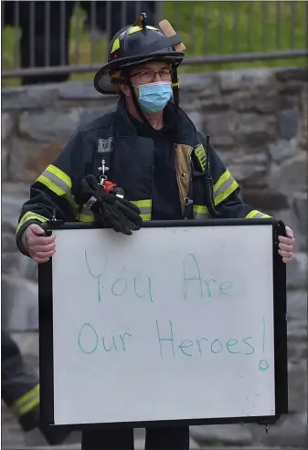  ?? PETE BANNAN - MEDIANEWS GROUP ?? “You Are Our Heroes!” said the sign from this firefighte­r to workers at Delaware County Memorial Hospital in Drexel Hill.